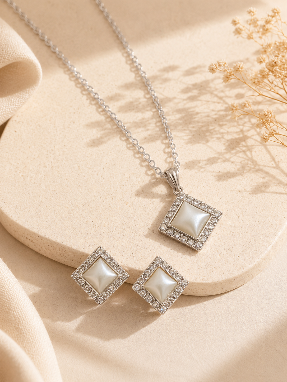 Luna Pearl Set